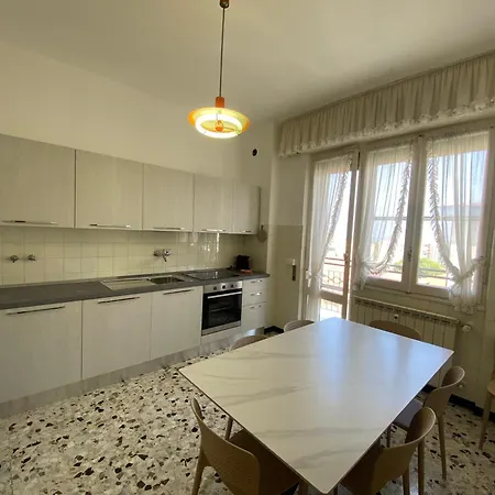Ampio Vista Mare Per 6 Persone Apartament
