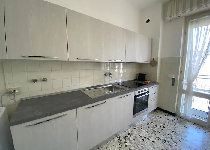 Ampio Vista Mare Per 6 Persone 아파트