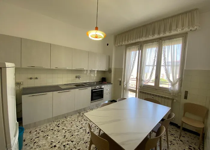 Ampio Vista Mare Per 6 Persone 아파트